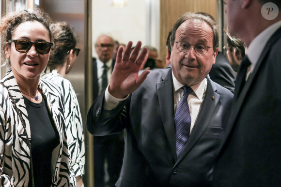 Exclusif - L'ancien président socialiste (PS) nouvellement élu député, François Hollande arrive à l'Assemblée nationale, après le second tour des élections législatives françaises, à Paris, France, le 9 juillet 2024. © Stéphane Lemouton/Bestimage 