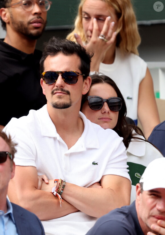 Juan Arbelaez et sa compagne Cassandre Verdier dans les tribunes des Internationaux de France de tennis de Roland Garros 2024 à Paris, France, le 4 juin 2024. © Jacovides-Moreau/Bestimage