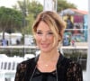 Une chose est sûre : à la télévision comme au quotidien, elle en fait tourner des têtes.
Emma Colberti au photocall de la série "Un si grand soleil" lors de la 23ème édition du Festival de la Fiction tv de la Rochelle 2021 le 18 septembre 2021. © Jean-Marc Lhomer / Bestimage