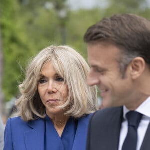 Emmanuel Macron, président de la République Française, et la Première dame Brigitte Macron, à la sortie du bureau de vote lors du deuxième tour des élections législatives au Touquet, ke 7 juillet 2024. © Eliot Blondet/Pool/Bestimage 