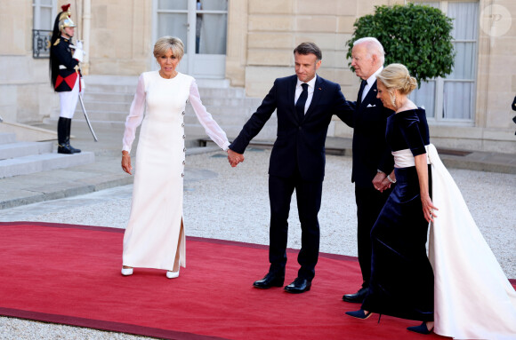 Brigitte Macron et son mari Emmanuel, Joe Biden et sa femme Jill - Dîner d'état en l'honneur du président des Etats-Unis et sa femme au palais de l'Elysée à Paris, à l'occasion de leur visite officielle en France. Le 8 juin 2024 © Jacovides-Moreau / Bestimage 