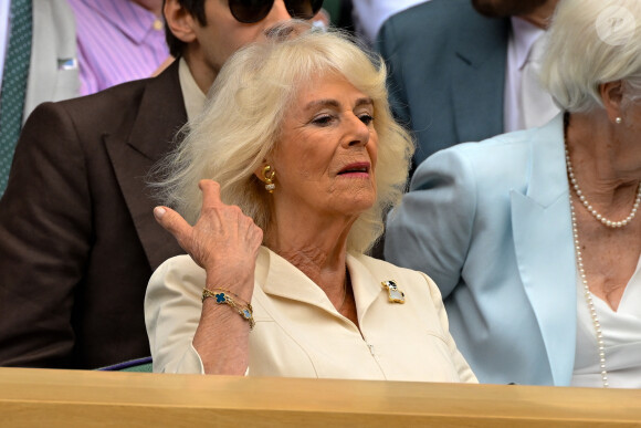 Camilla Parker Bowles, reine consort d'Angleterre, dans la loge royale des championnats de tennis de Wimbledon, le 9 juillet 2024