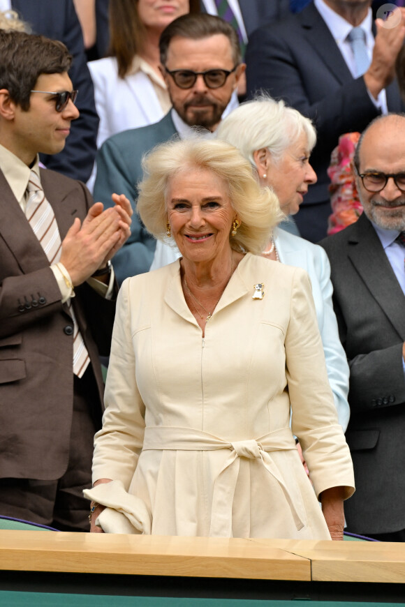 Camilla Parker Bowles, reine consort d'Angleterre, dans la loge royale des championnats de tennis de Wimbledon, le 9 juillet 2024