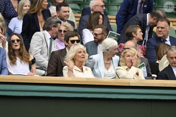 Camilla Parker Bowles, reine consort d'Angleterre, dans la loge royale des championnats de tennis de Wimbledon, le 9 juillet 2024