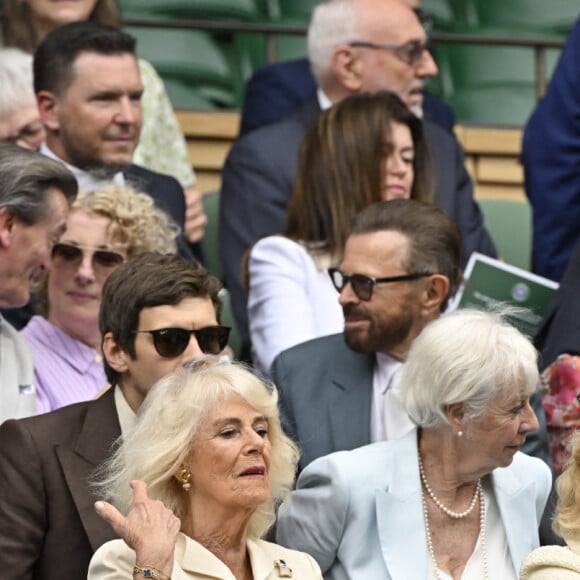 Camilla Parker Bowles, reine consort d'Angleterre, dans la loge royale des championnats de tennis de Wimbledon, le 9 juillet 2024