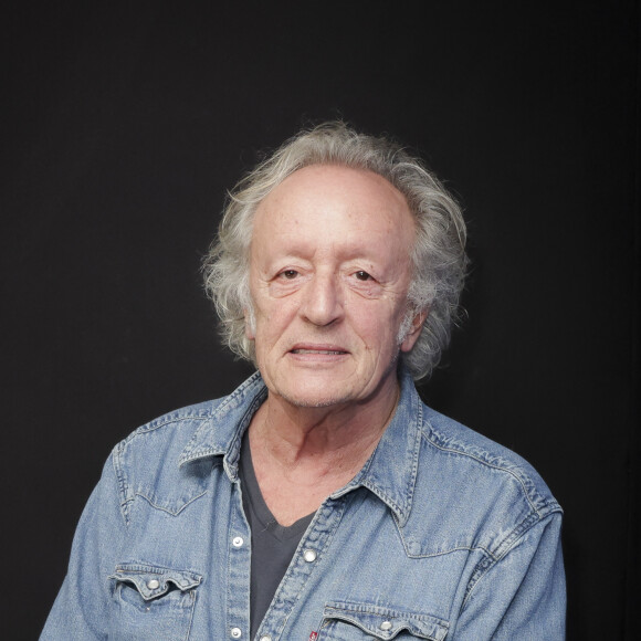 Exclusif - Didier Barbelivien dans les backstage de l'enregistrement de l'émission "CS Cohen" sur Radio J à Paris. Le 5 février 2024 © Jack Tribeca / Bestimage 