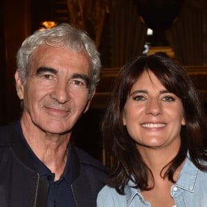 C'est sur les plateaux de télévision de la chaine InfoSport qu'elle rencontrera l'homme avec lequel elle partagera sa vie pendant plus de 15 ans, Raymond Domenech.
Estelle Denis et son compagnon Raymond Domenech à la première de l'escape game grandeur nature "Inside Opéra" au Palais Garnier à Paris, France, le 4 juin 2018