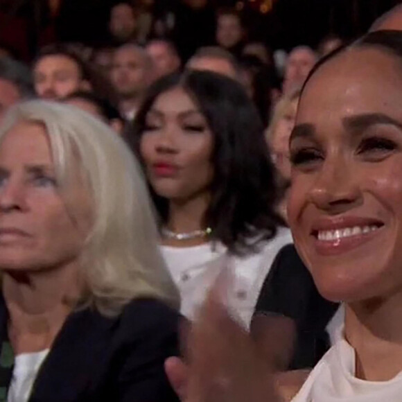 Récompensé jeudi 11 juillet lors des "ESPY Awards 2024" à Los Angeles, le prince a de quoi être fier. 
Le prince Harry, duc de Sussex et Meghan Markle, duchesse de Sussex, lors de la cérémonie des "ESPY Awards 2024" à Los Angeles, le 11 juillet 2024.