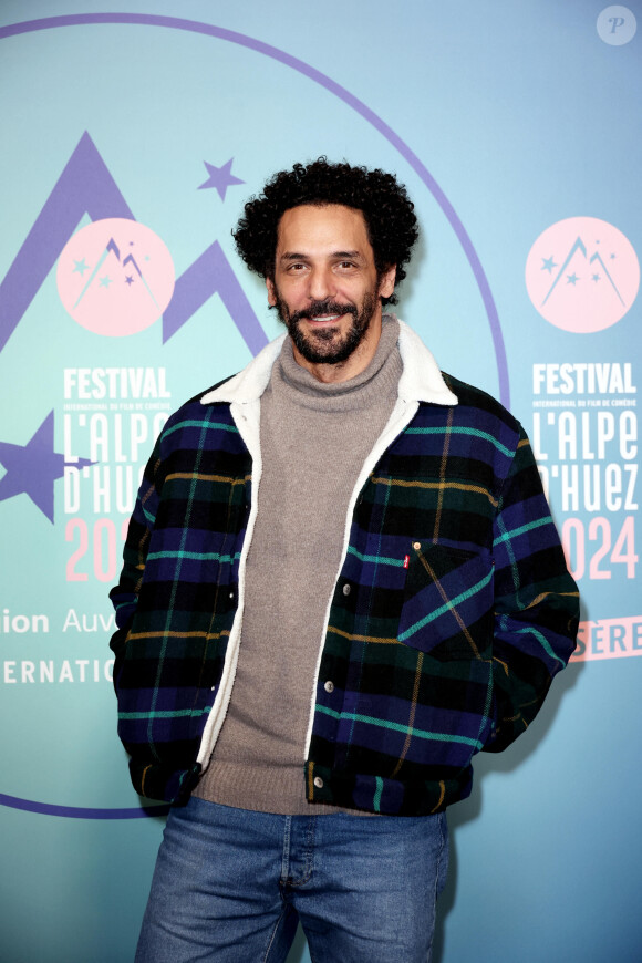 Tomer Sisley au photocall du 27éme Festival International du Film de Comédie de l'Alpe d'Huez, France, le 19 janvier 2024. © Dominique Jacovides/Bestimage