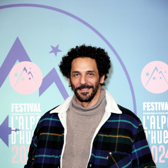 Tomer Sisley au photocall du 27éme Festival International du Film de Comédie de l'Alpe d'Huez, France, le 19 janvier 2024. © Dominique Jacovides/Bestimage