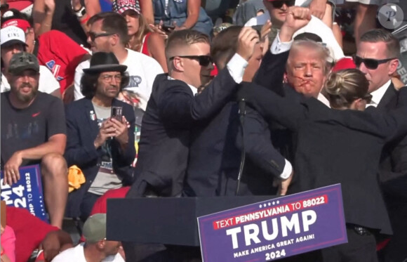 L'ancien président américain républicain Donald Trump victime d'une tentative d'assassinat lors d'un meeting à Butler en Pennsylvanie aux Etats-Unis le 13 juillet 2024 © Photo by Xinhua/ABACAPRESS.COM