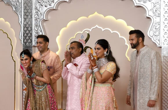 Akash Ambani, Shloka Mehta, Mukesh Ambani, Isha Ambani et Anand Piramal - Mariage d'Anant Ambani et Radhika Merchant à Mumbaï en juillet 2024.© Ashish Vaishnav/SOPA Images via ZUMA Press/Bestimage