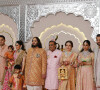 Elle a été conviée aux noces à Mumbaï d'Anant Ambani et Radhika Merchant, fils du puissant Mukesh Ambani
Akash Ambani, Shloka Mehta, Anant Ambani, Mukesh Ambani, Nita Ambani, Isha Ambaniet Anand Piramal - Mariage d'Anant Ambani et Radhika Merchant à Mumbaï en juillet 2024.© Ashish Vaishnav/SOPA Images via ZUMA Press/Bestimage