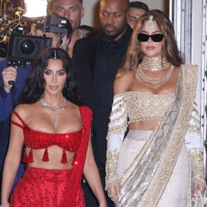 Kim Kardashian et sa soeur Khloe Kardashian lors du mariage d'Anant Ambani avec Radhika Merchant à Mumbaï le 12 juillet 2024 © Kaushal Punatar/Ajay Patil/Splash News/ABACAPRESS.COM