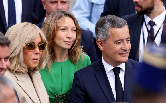 La Première Dame française Brigitte Macron, Gérald Darmanin, ministre de l'Intérieur et des Outre-mer, et sa femme Rose-Marie Devillers lors d'un bain de foule à la cérémonie du 144ème défilé militaire du 14 juillet, jour de la Fête Nationale, à Paris, France, le 14 juillet 2024