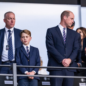 Le prince William, prince de Galles, avec le prince George de Galles, et le roi Felipe VI d'Espagne avec l'infante Sofia dans les tribunes lors de la finale de l'Euro 2024 "Espagne - Angleterre" à l'Olympiastadion à Berlin, le 14 juillet 2024. 
