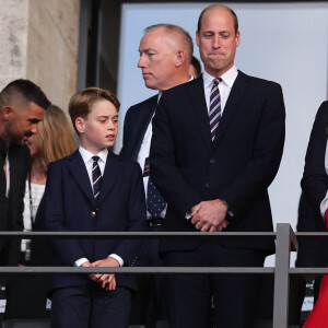 Le prince William, prince de Galles, avec le prince George de Galles, et le roi Felipe VI d'Espagne avec l'infante Sofia dans les tribunes lors de la finale de l'Euro 2024 "Espagne - Angleterre" à l'Olympiastadion à Berlin, le 14 juillet 2024. 