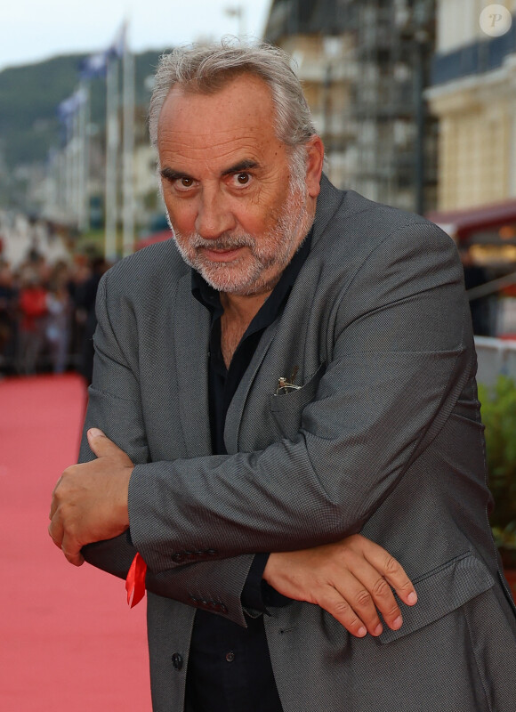 Antoine Duléry sur le tapis rouge de la cérémonie de clôture du 38ème festival du film de Cabourg, France, le 15 juin 2024. Les Journées romantiques du 38ème Festival du film de Cabourg (Calvados) auront lieu du 12 au 16 juin. © Coadic Guirec/Bestimage 