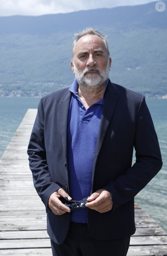 Exclusif - Antoine Duléry sur le ponton du restaurant "Le Lido", lors de la 2ème édition du Festival du Cinéma Français et Gastronomie d'Aix-les-Bains (6 - 10 juin 2023), le 8 juin 2023. © Denis Guignebourg / Bestimage