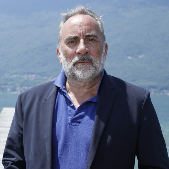 Exclusif - Antoine Duléry sur le ponton du restaurant "Le Lido", lors de la 2ème édition du Festival du Cinéma Français et Gastronomie d'Aix-les-Bains (6 - 10 juin 2023), le 8 juin 2023. © Denis Guignebourg / Bestimage