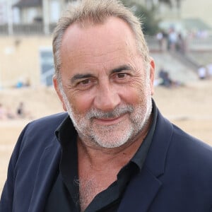 Antoine Dulery au photocall du 37ème festival du film de Cabourg (37ème journées romantiques du 14 au 18 juin 2023), à Cabourg, France, le 17 juin 2023. © Coadic Guirec/Bestimage