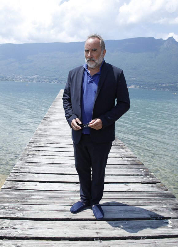 Exclusif - Antoine Duléry sur le ponton du restaurant "Le Lido", lors de la 2ème édition du Festival du Cinéma Français et Gastronomie d'Aix-les-Bains (6 - 10 juin 2023), le 8 juin 2023. © Denis Guignebourg / Bestimage