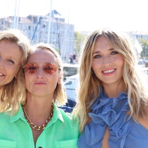 Alexandra Lamy, Audrey Lamy et Chloé Jouannet lors du photocall de la série "Killer Coaster" lors de la 25ème édition du Festival de la fiction de la Rochelle, le 13 septembre 2023