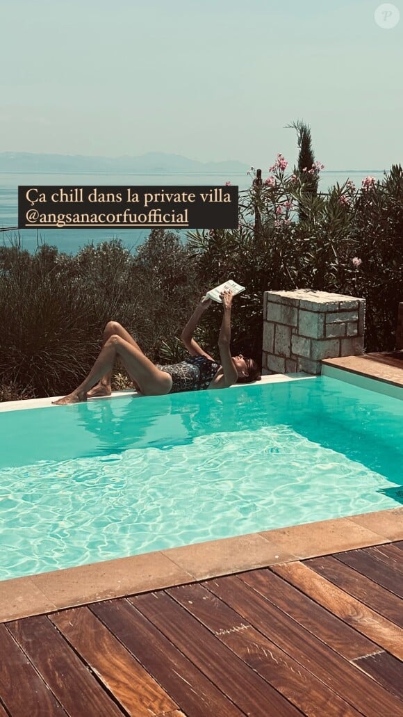 Caroline Ithurbide en vacances en Grèce avec sa fille Ambre Lilah.