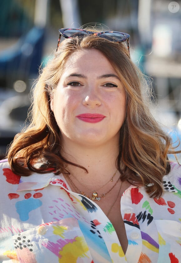 Charlotte Gaccio au photocall de la série "Demain nous appartient" lors de la 24ème édition du Festival de la Fiction TV de La Rochelle, France, le 17 septembre 2022