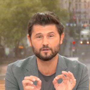 Christophe Beaugrand n'a pas pu prendre l'antenne à 7h comme prévu.
Grosse panne dans "Bonjour !", vendredi 19 juillet 2024 sur TF1.