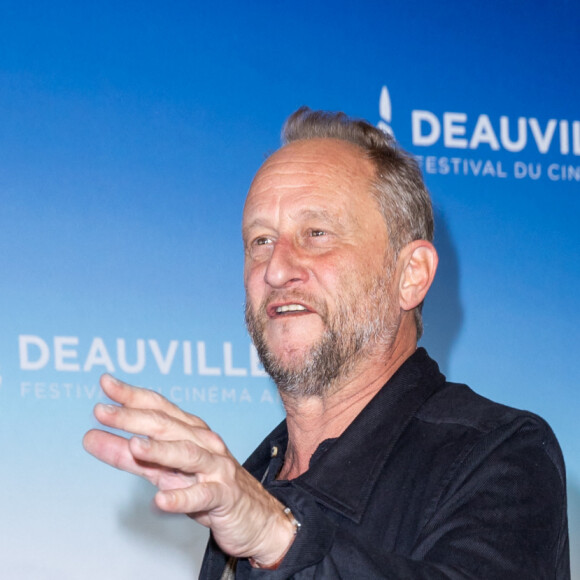 Benoît Poelvoorde au photocall de "Comment je suis devenu un super-héros" lors du 46ème Festival du Cinéma Américain de Deauville, le 13 septembre 2020. © Olivier Borde/Bestimage 