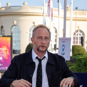 Benoît Poelvoorde à la première de "Comment je suis devenu un super-héros" lors de la clôture du 46ème Festival du Cinéma Américain de Deauville, le 12 septembre 2020. © Olivier Borde/Bestimage 