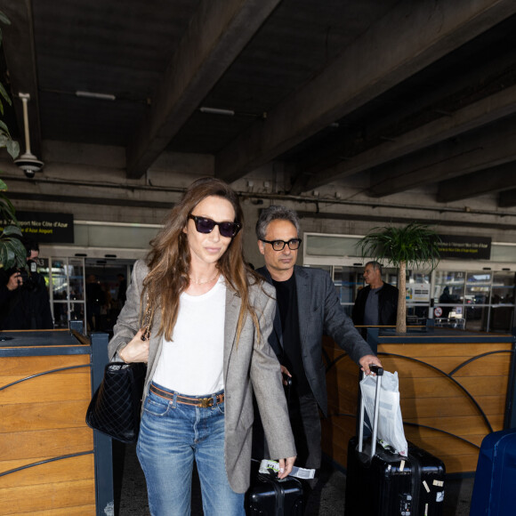 Laura Smet et son mari Raphaël Lancrey-Javal - Les célébrités arrivent à l'aéroport de Nice lors du 75ème Festival International du Film de Cannes, à Nice, France, le 16 mai 2023. © Da Silva-Perusseau/Bestimage 