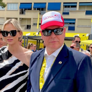 Le couple était présent au départ de l'ultime contre-la-montre entre Monaco et Nice le samedi 20 juillet 2024
Le Prince Albert et la Princesse Charlène de Monaco au départ de la 20ème et dernière étape de la 111ème édition du Tour de France à Monaco le 21 juillet 2024. Fabien Faure/Bestimage 