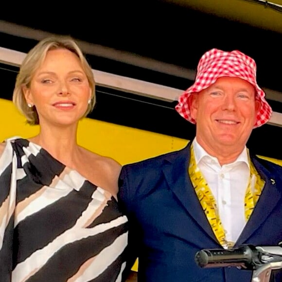 Le Prince Albert et la Princesse Charlène de Monaco au départ de la 20ème et dernière étape de la 111ème édition du Tour de France à Monaco le 21 juillet 2024. Fabien Faure/Bestimage 