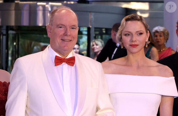 Le prince Albert II et la princesse Charlène de Monaco - 75ème édition du Gala de la Croix Rouge monégasque au Sporting Monte-Carlo à Monaco le vendredi 19 juillet 2024. © Claudia Albuquerque / Bestimage 