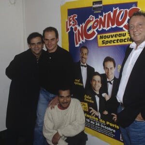 En France, à Paris, dans les coulisses du Casino de Paris, les Inconnus, Bernard Campan, Didier Bourdon, Pascal Légitimus et Paul Lederman le 19 octobre 1993.