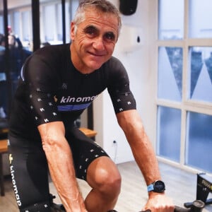 Laurent Jalabert lors de la soirée Kinomap, une application interactive d'entraînement au cyclisme en salle, à Paris le 23 janvier 2024. © Michael Baucher / Panoramic / Bestimage