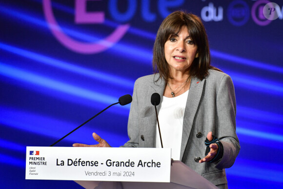 La Maire de Paris Anne Hidalgo à l'inauguration de l'extension du RER E, à la Défense , le 3 mai 2024. © Firas Abdullah/Pool/Bestimage