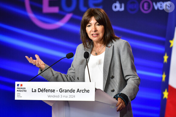 La Maire de Paris Anne Hidalgo à l'inauguration de l'extension du RER E, à la Défense , le 3 mai 2024. © Firas Abdullah/Pool/Bestimage