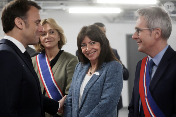 Le président français, Emmanuel Macron accompagné de Valérie Pécresse, présidente de la région Ile-de-France, Anne Hidalgo, maire de Paris, Stéphane Troussel inaugure le centre aquatique olympique (CAO) à Saint-Denis, Seine Saint-Denis, le 4 avril 2024, à quatre mois de l'ouverture des Jeux olympiques et paralympiques Paris 2024. © Stéphane Lemouton/Bestimage