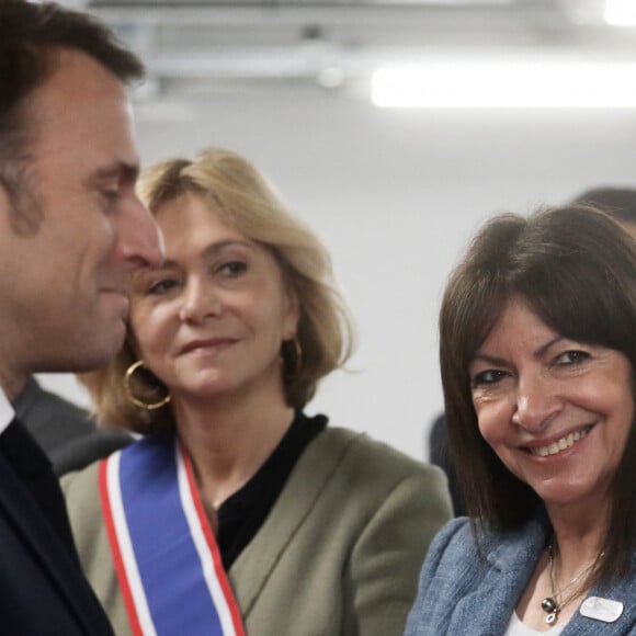 Le président français, Emmanuel Macron accompagné de Valérie Pécresse, présidente de la région Ile-de-France, Anne Hidalgo, maire de Paris, Stéphane Troussel inaugure le centre aquatique olympique (CAO) à Saint-Denis, Seine Saint-Denis, le 4 avril 2024, à quatre mois de l'ouverture des Jeux olympiques et paralympiques Paris 2024. © Stéphane Lemouton/Bestimage