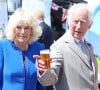 Fiers représentants de la couronne anglaise, le roi Charles III et la reine Camilla sont constamment sur tous les fronts !
Le roi Charles III d'Angleterre et Camilla Parker Bowles, reine consort d'Angleterre, en visite officielle à Guernesey à Saint-Pierre-Port.