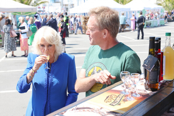 Le roi Charles III d'Angleterre et Camilla Parker Bowles, reine consort d'Angleterre, en visite officielle à Guernesey à Saint-Pierre-Port, le 15 juillet 2024. 