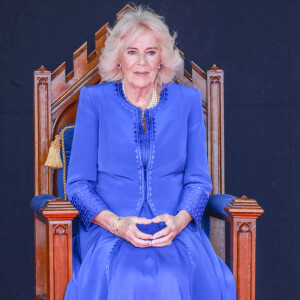 La reine Camilla (Camilla Parker Bowles, reine consort d'Angleterre) assiste à la séance spéciale des États de délibération du Parlement de Guernesey lors d'une visite officielle à Guernesey le 16 juillet 2024 à St Peter Port, Guernesey. © Ian Vogler/MirrorPix/bestimage