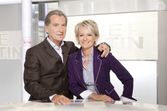 William Leymergie et Sophie Davant sur le plateau de Télématin le 4 octobre 2010.