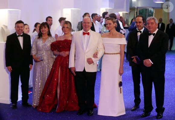 Camille Gottlieb, responsable du pôle jeunesse de l'association, a fait sensation ! 
Stéphane Valeri (president SBM), Bettina Ragazzoni-Janin (Tresorier Général), Camille Gottlieb, le prince Albert II et la princesse Charlène de Monaco, Frédéric Platini (Secrétaire Général de la Croix Rouge monegasque), Pierre Dartout (ministre d'Etat) - 75ème édition du Gala de la Croix Rouge monégasque au Sporting Monte-Carlo à Monaco le vendredi 19 juillet 2024. © Jean-François Ottonello / Nice-Matin / Bestimage