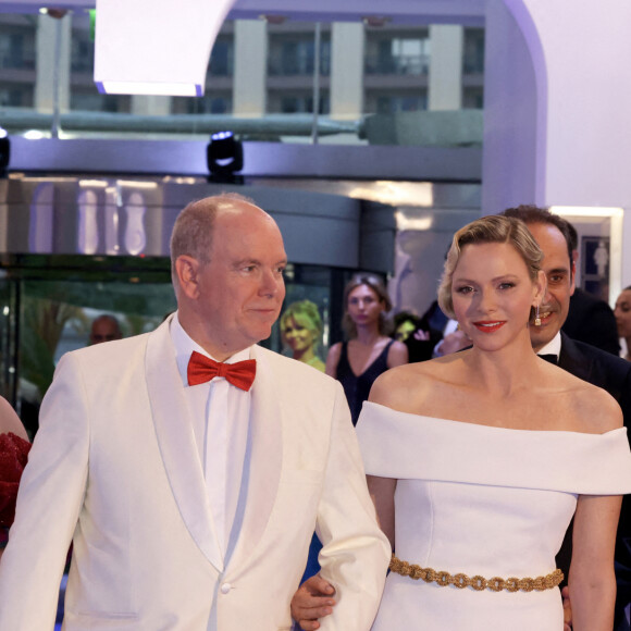 Camille Gottlieb, le prince Albert II et la princesse Charlène de Monaco, Pierre Dartout (ministre d'Etat) - 75ème édition du Gala de la Croix Rouge monégasque au Sporting Monte-Carlo à Monaco le vendredi 19 juillet 2024. © Claudia Albuquerque / Bestimage