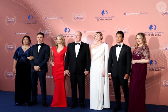 Louis Ducruet et sa femme Marie (enceinte), Fiona Gubelmann, le prince Albert II, la princesse Charlene, Will Yun Lee et Camille Gottlieb - La famille princière au photocall et cérémonie de clôture de la 63ème édition du Festival de Télévision de Monte-Carlo (63rd Golden Nymph) au Grimaldi Forum à Monaco le 18 juin 2024. © Claudia Albuquerque / Bestimage