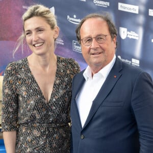 Découvrez cette tentation qui peut rendre accro et à laquelle les amoureux ont décidé de résister
Julie Gayet et son mari François Hollande aux arrivées sur le tapis bleu de la 16ème édition du festival du film francophone de Angoulême © Coadic Guirec / Bestimage 